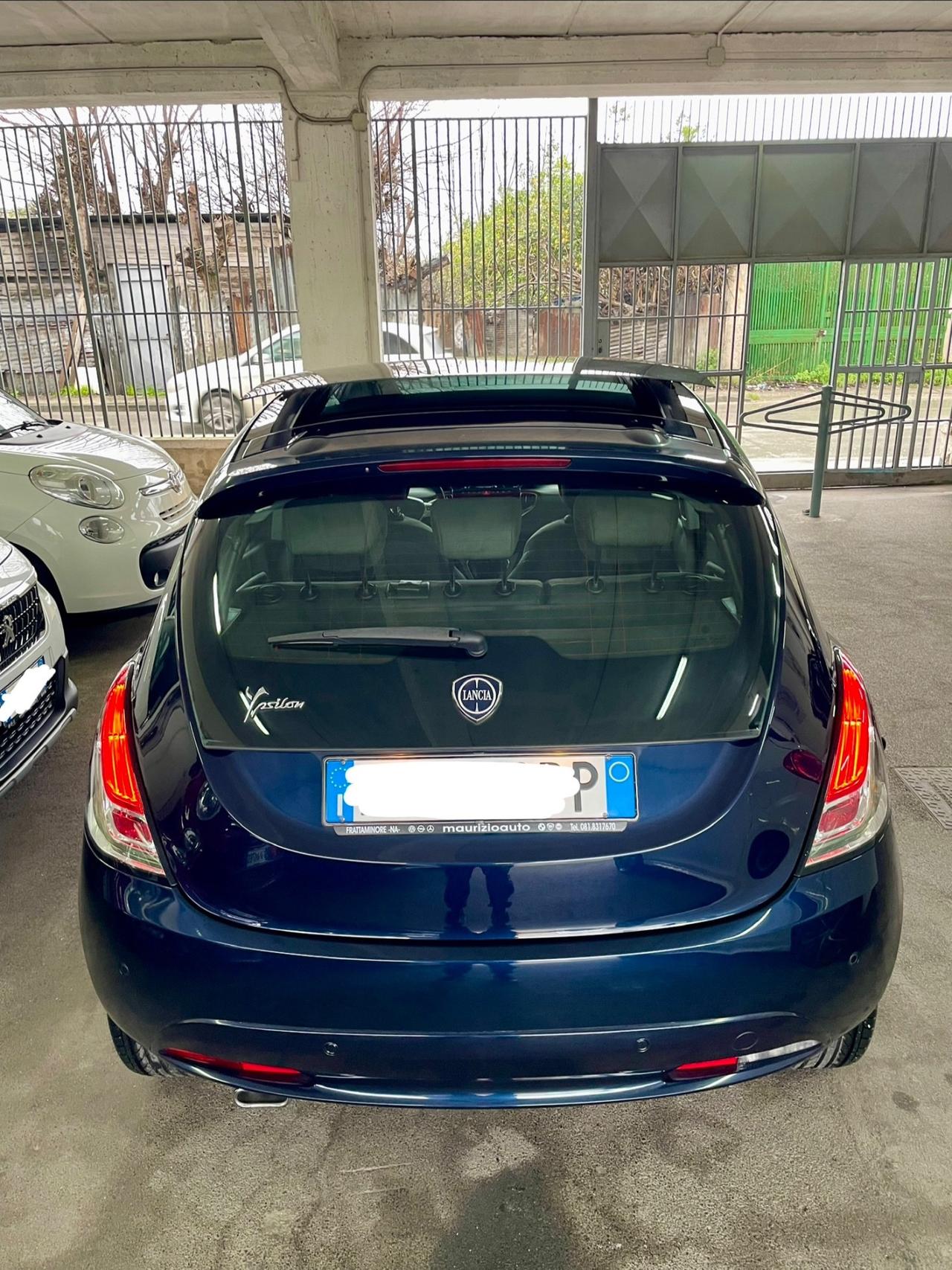 Lancia Ypsilon 1.2 69 CV 5 porte GPL Ecochic Unyca tetto nav sensori pelle