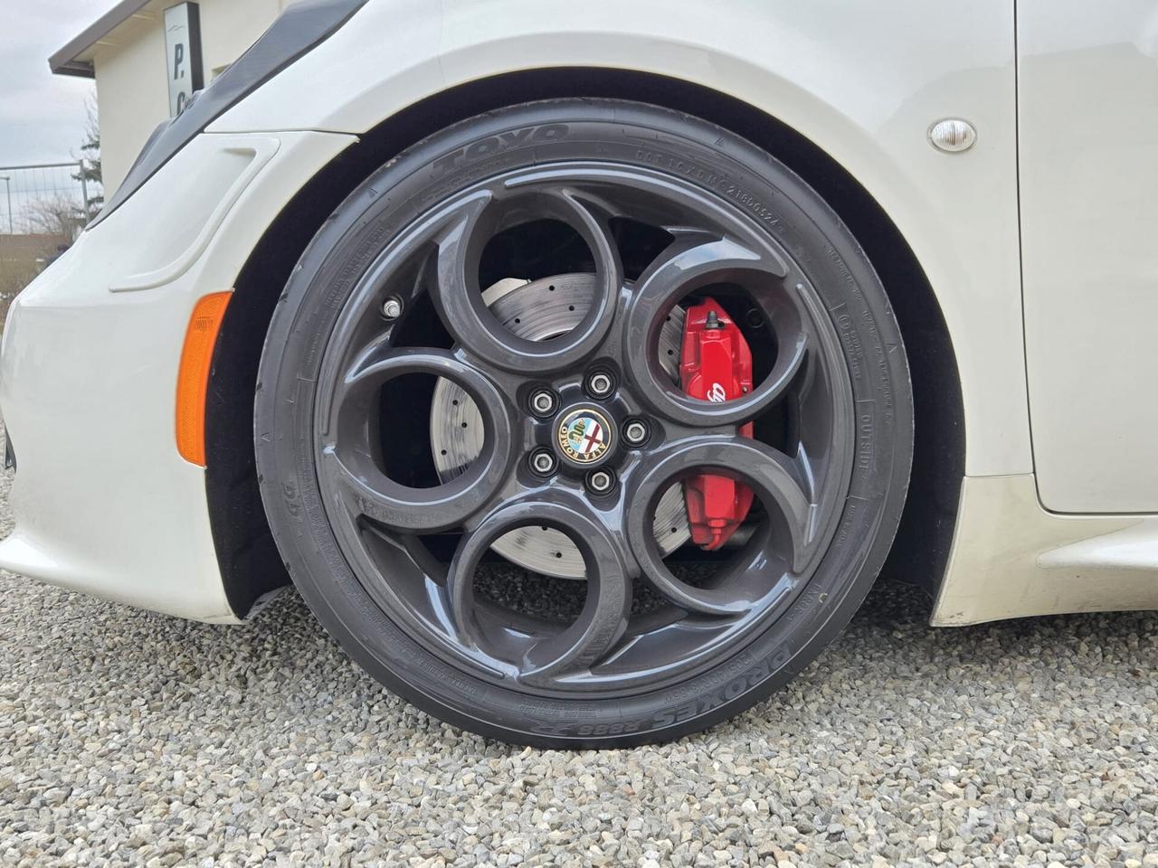Alfa Romeo 4C launch edition