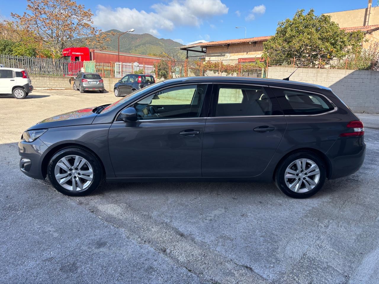 Peugeot 308 BlueHDi 120 S&S EAT6 SW Allure