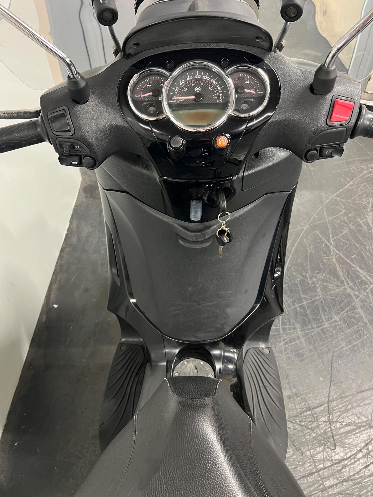 Piaggio Beverly 350 Police