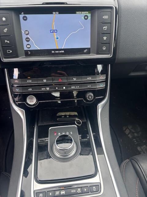 Jaguar XE 2.0 D 180 CV aut. Portfolio