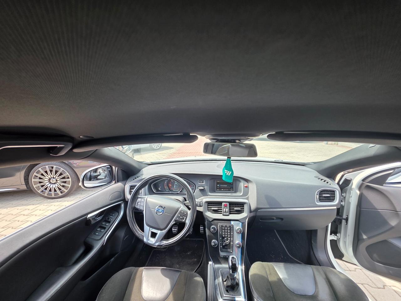 Volvo V40 D2 1.6 R-design Kinetic