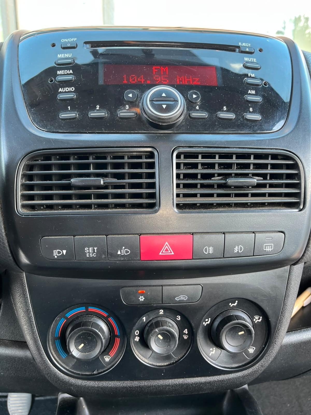 Fiat Doblo 1.6 Diesel 105 cv MJT Autocarro 5 Posti