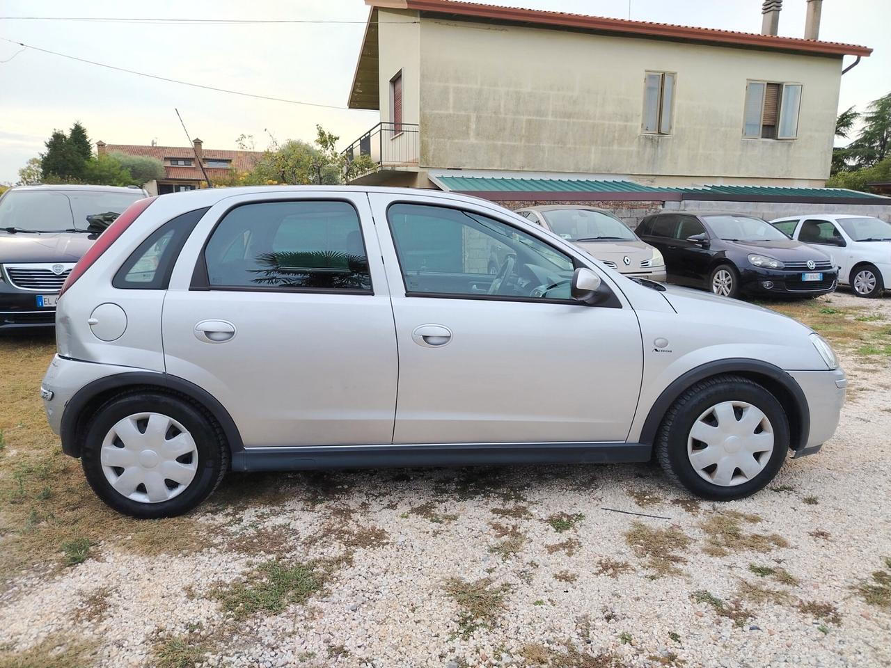 Opel Corsa 1.2i 16V cat 5 porte Club