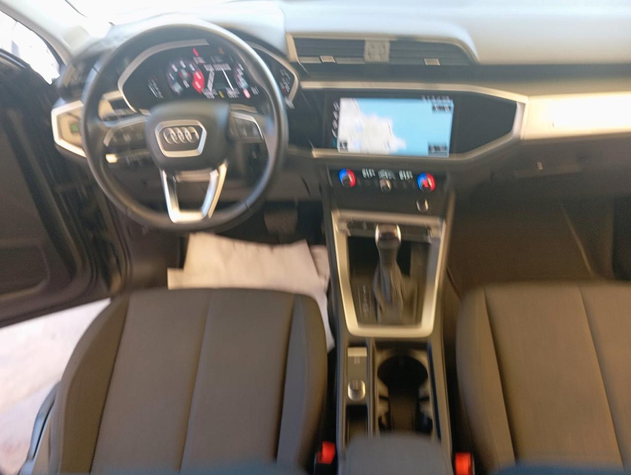 Audi Q3 35 TDI S tronic Business