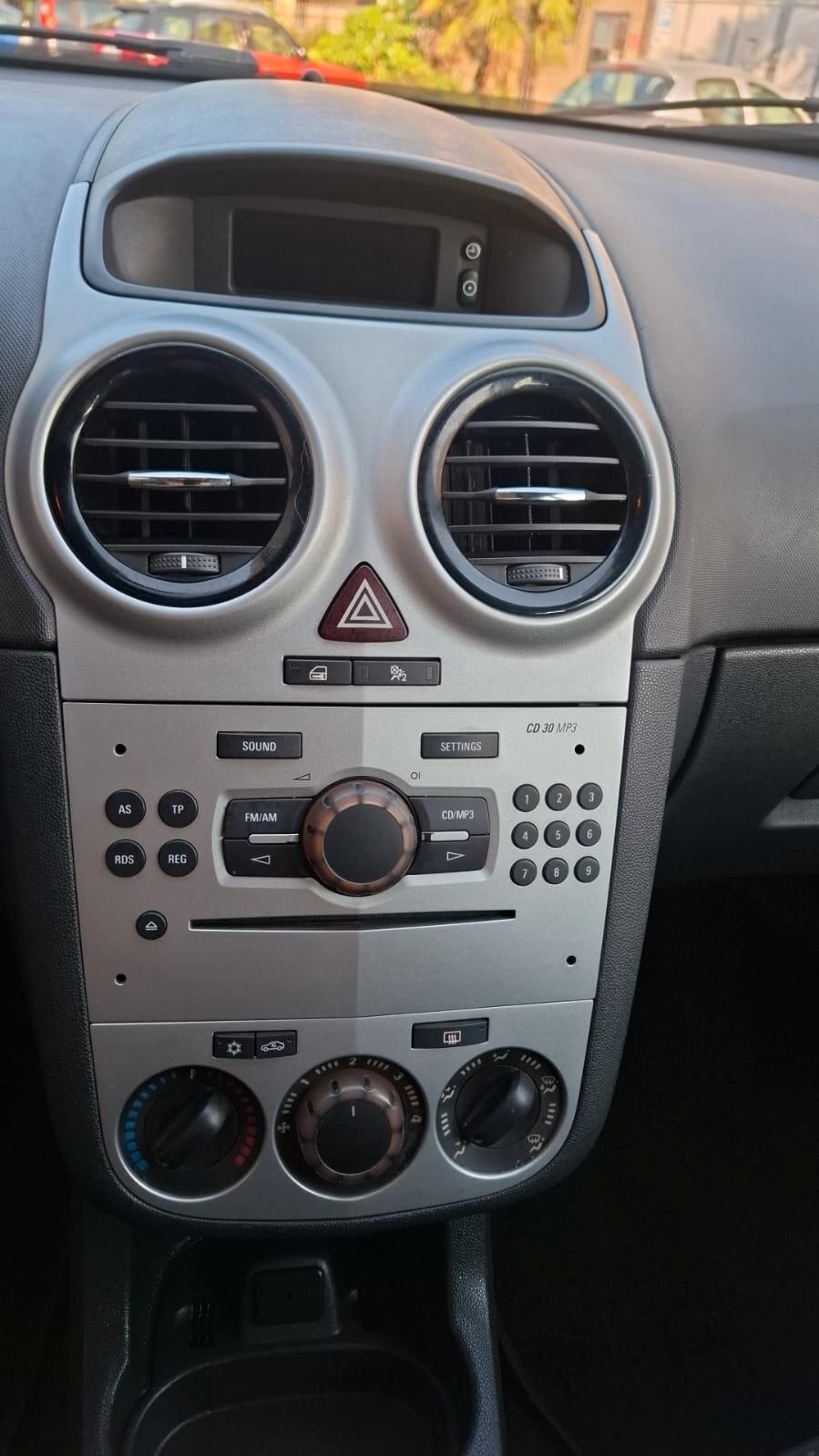 Opel Corsa 1.2 5 porte Cosmo