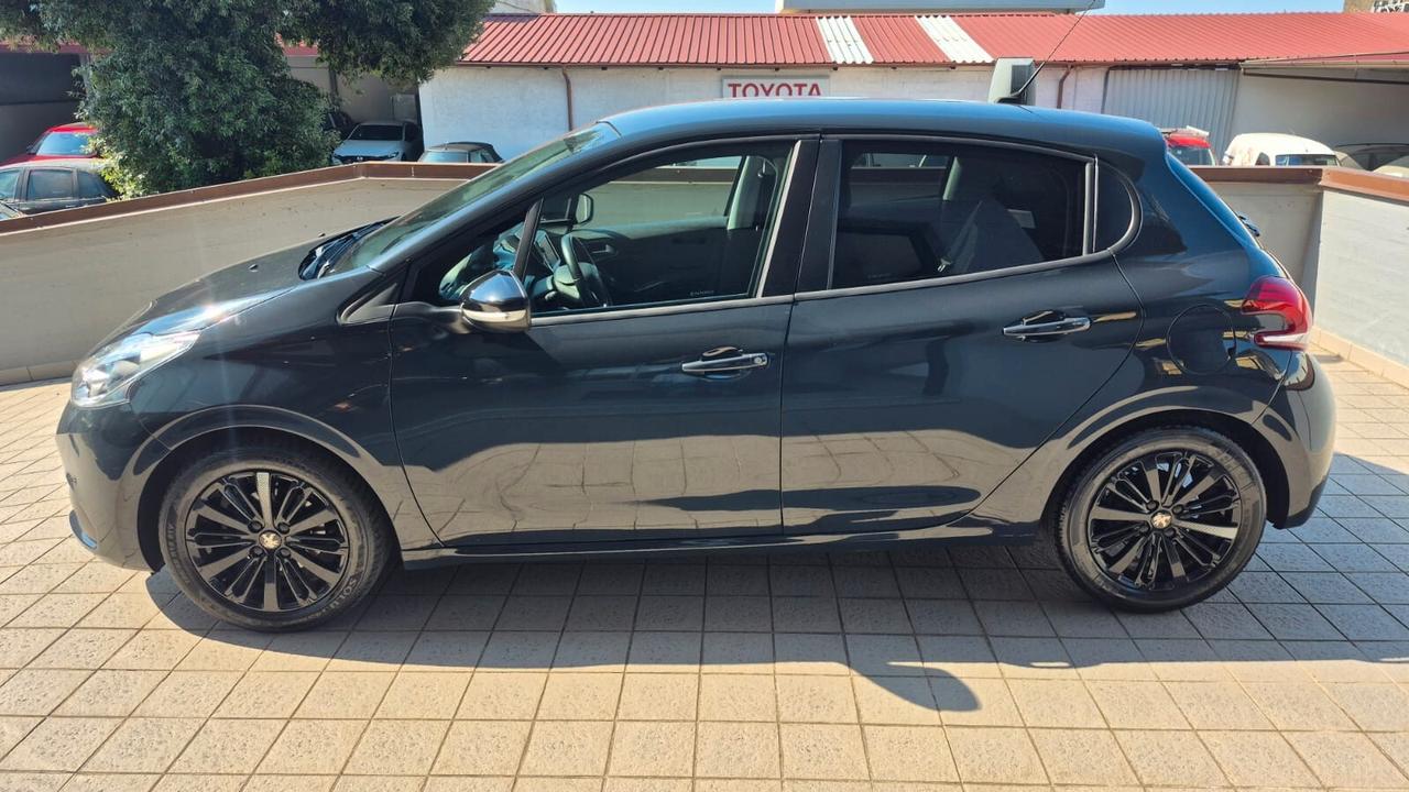Peugeot 208 PureTech 82 5 porte Black Line