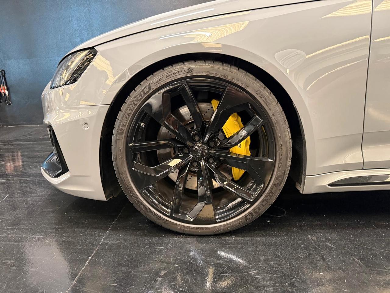 AUDI RS4 AVANT quattro