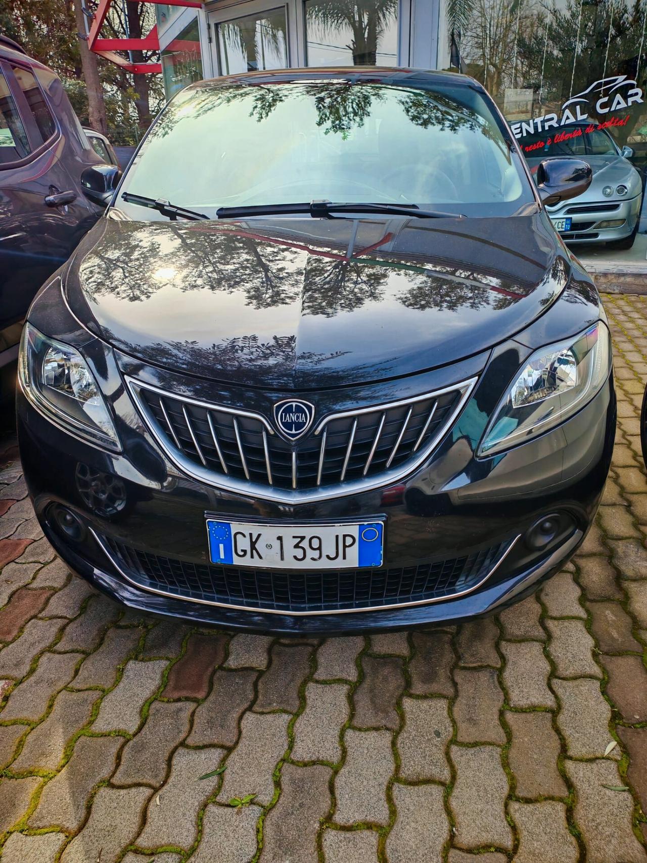 Lancia Ypsilon 1.0 FireFly 5 porte S&S Hybrid Ecochic Silver
