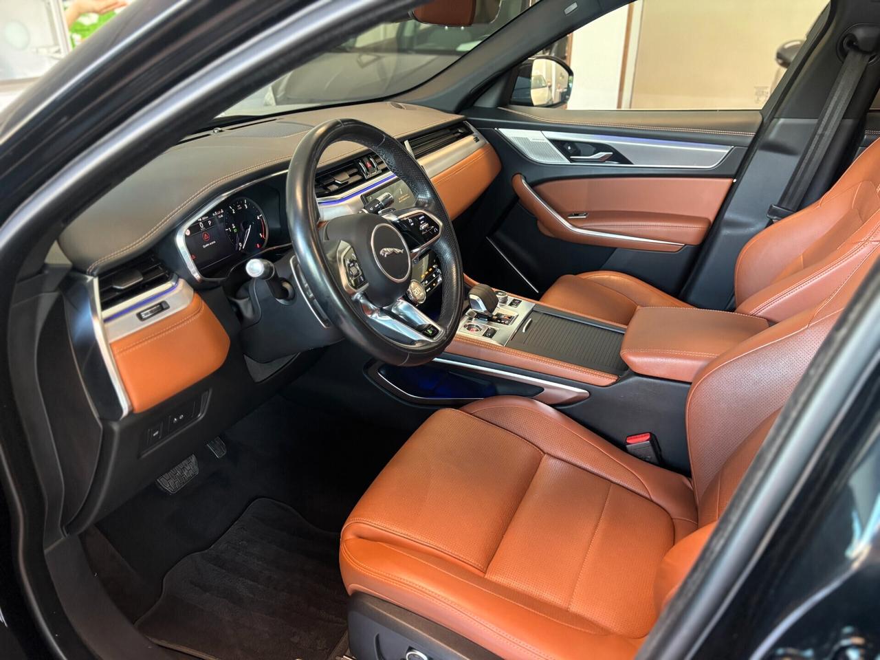 Jaguar F-Pace 2.0d i4 R-Dynamic Black awd 204cv*SERVICE