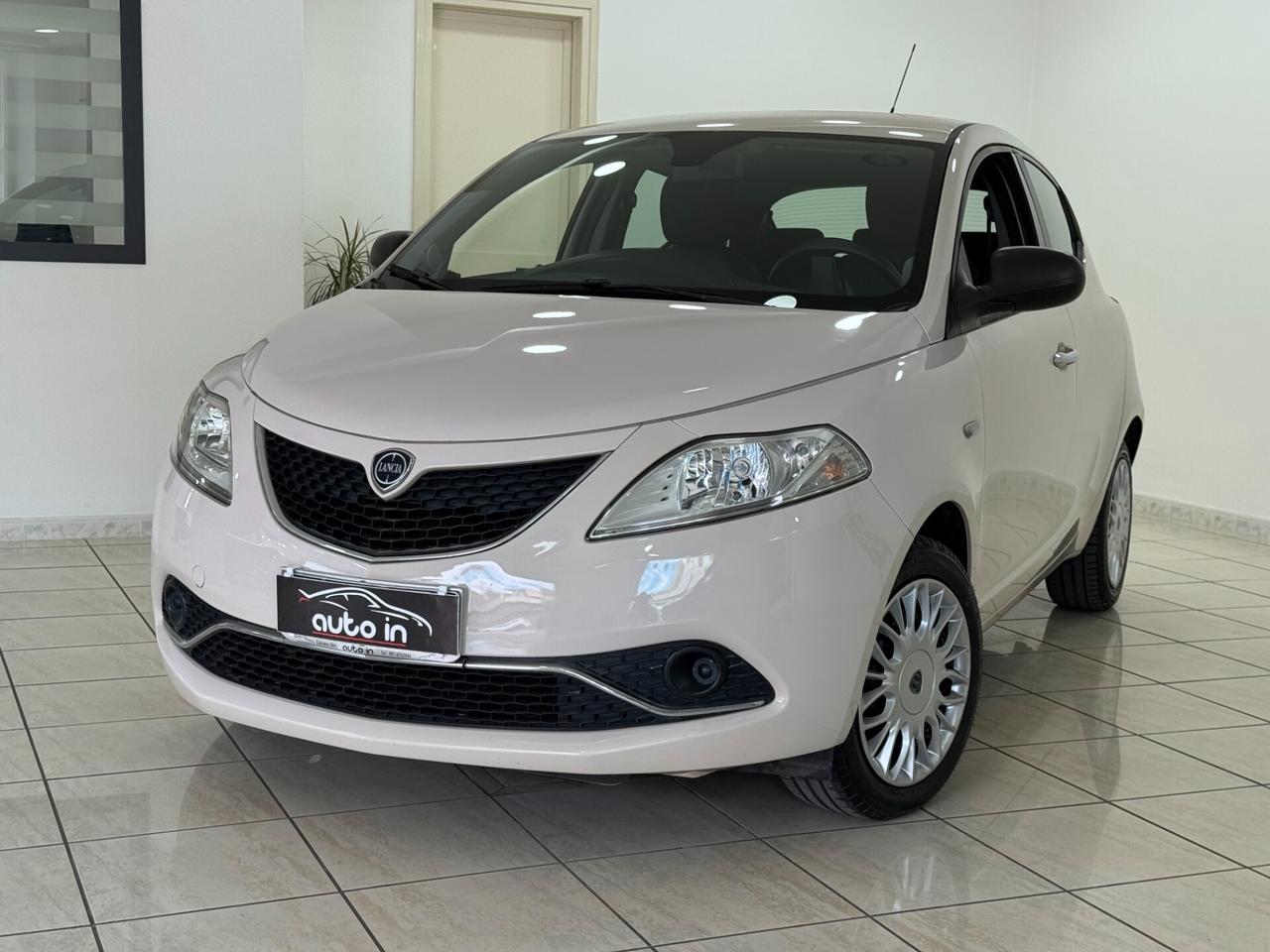 Lancia Ypsilon 1.2 69 CV 5 porte GPL Silver