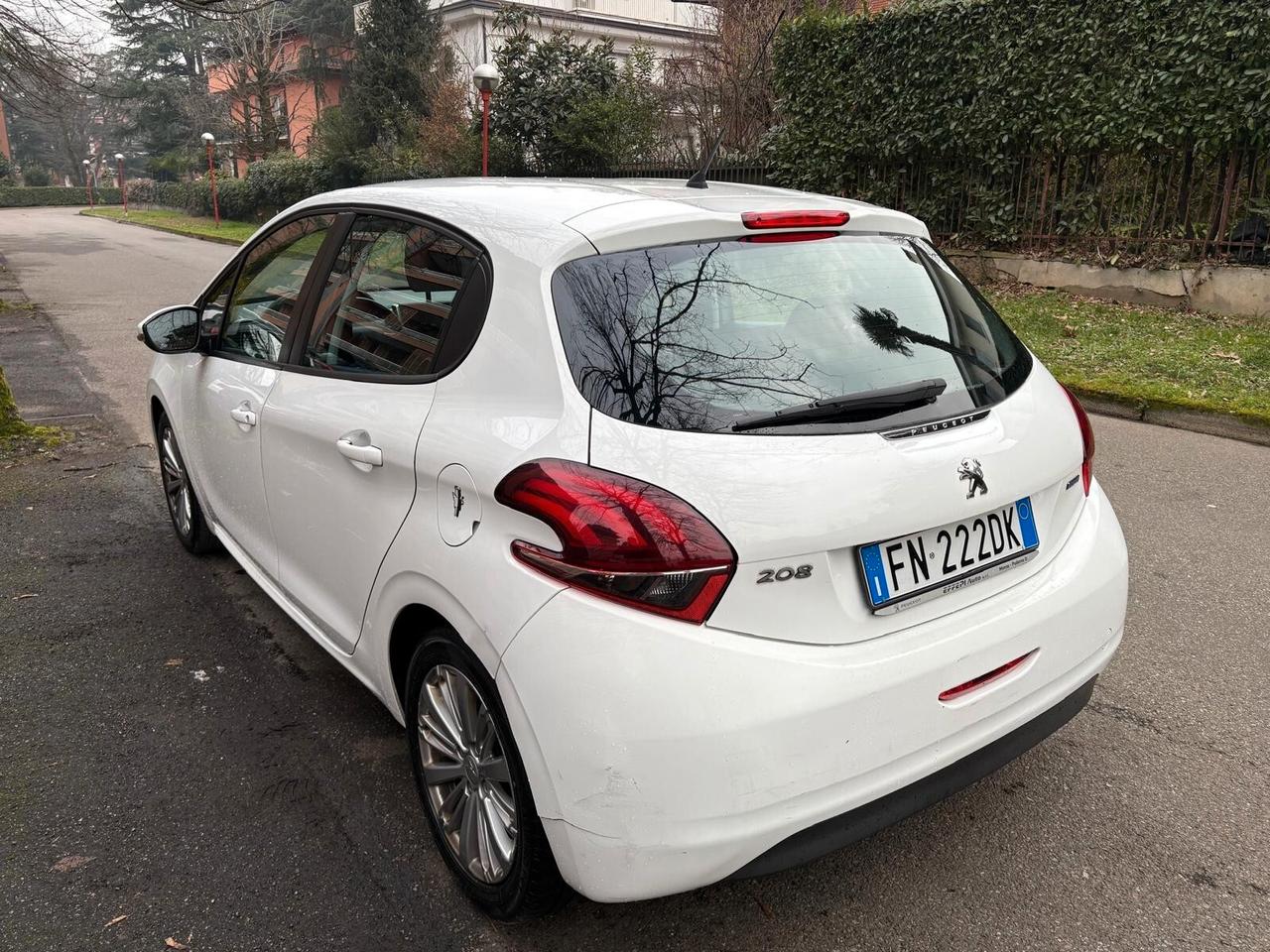 Peugeot 208 PureTech 82 5 porte Allure