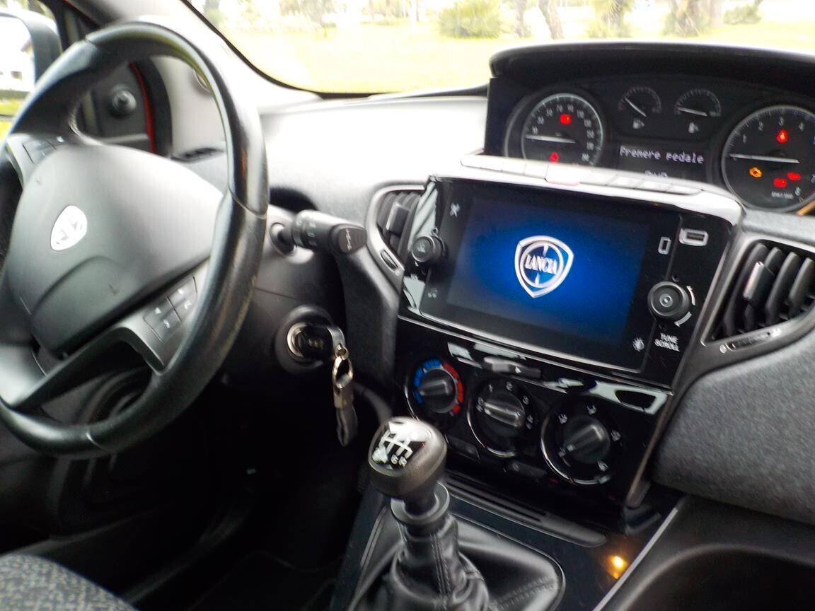 Lancia Ypsilon 1.0 FireFly 5 porte S&S Hybrid Ecochic Silver