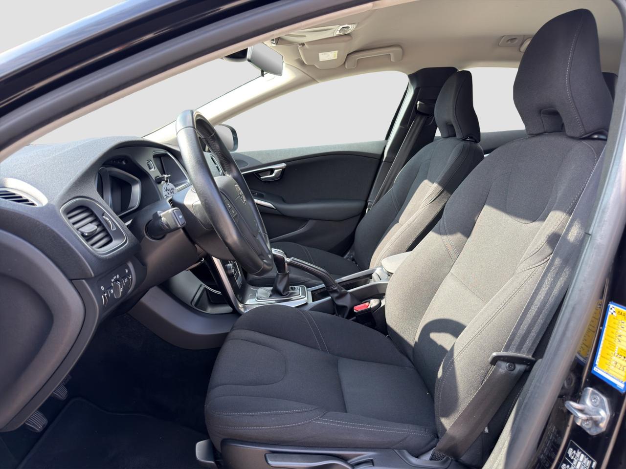 VOLVO V40 D2 Business