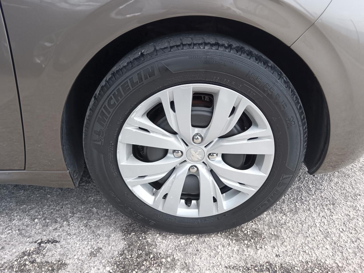 Peugeot 208 1.4 HDi 68CV 5P NEOPATENTATI