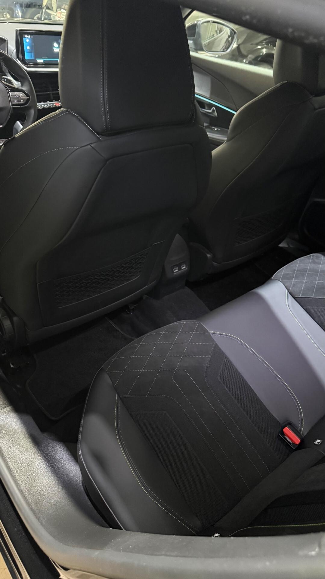 Peugeot 2008 BlueHDi 130 S&S EAT8 GT Pack