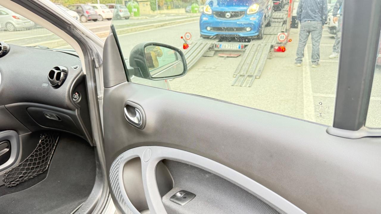 Smart ForTwo 90 0.9 T twinamic cabrio Prime led navi camera cerchi 16 PDC bluettoh pack sport