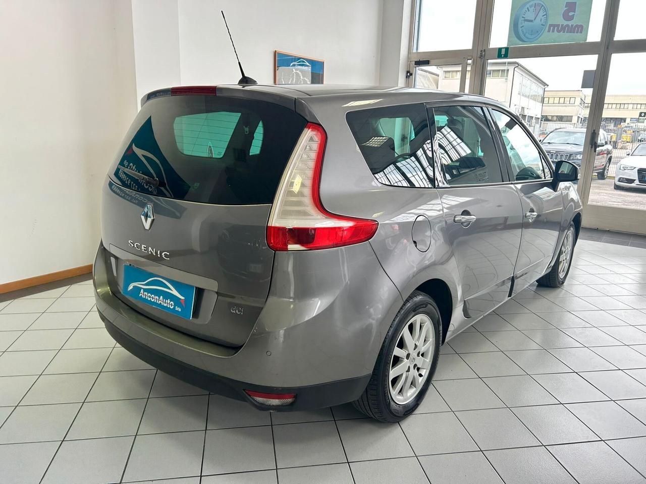 Renault Scenic 1.5 dCi 7 POSTI X NEOPATENTATI 2010