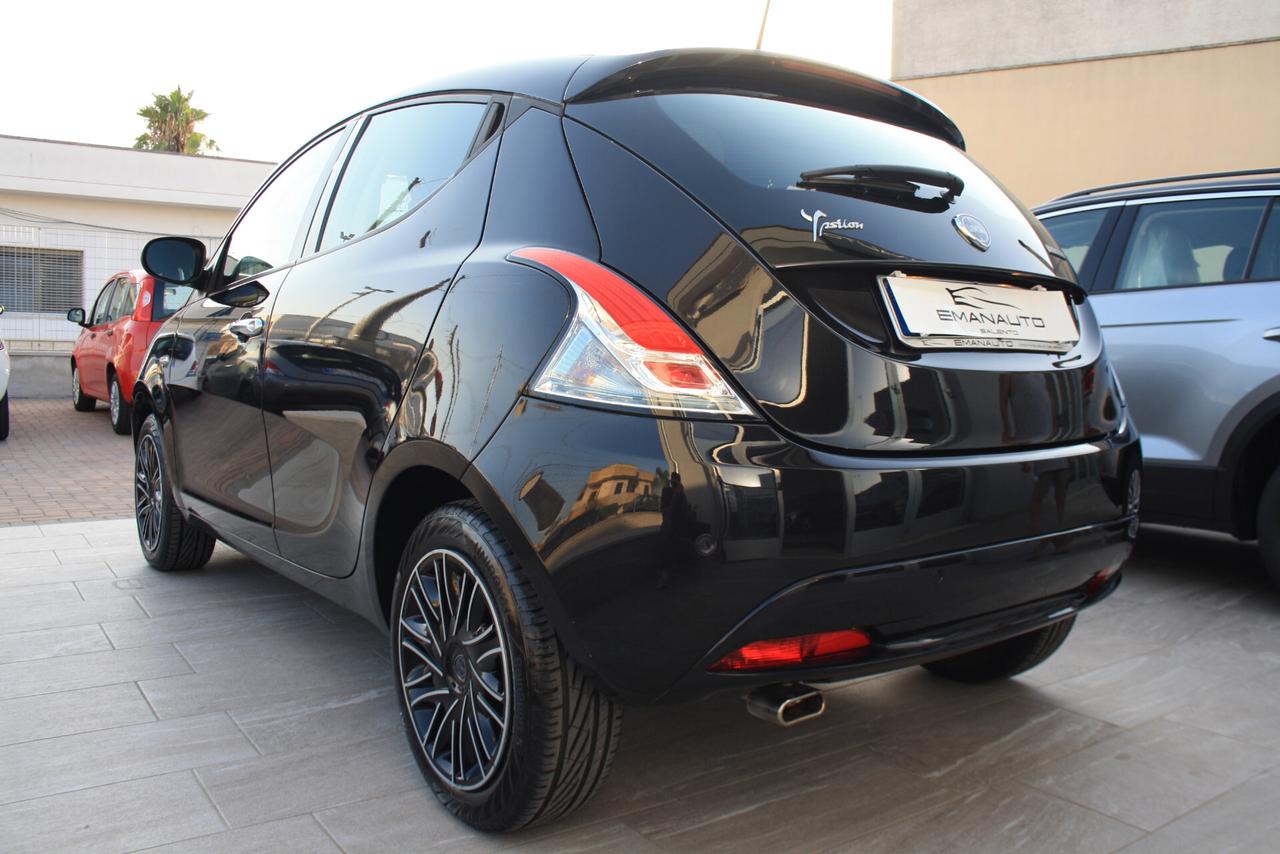 LANCIA YPSILON 1.0 HYBRID 70CV GOLD BLACK
