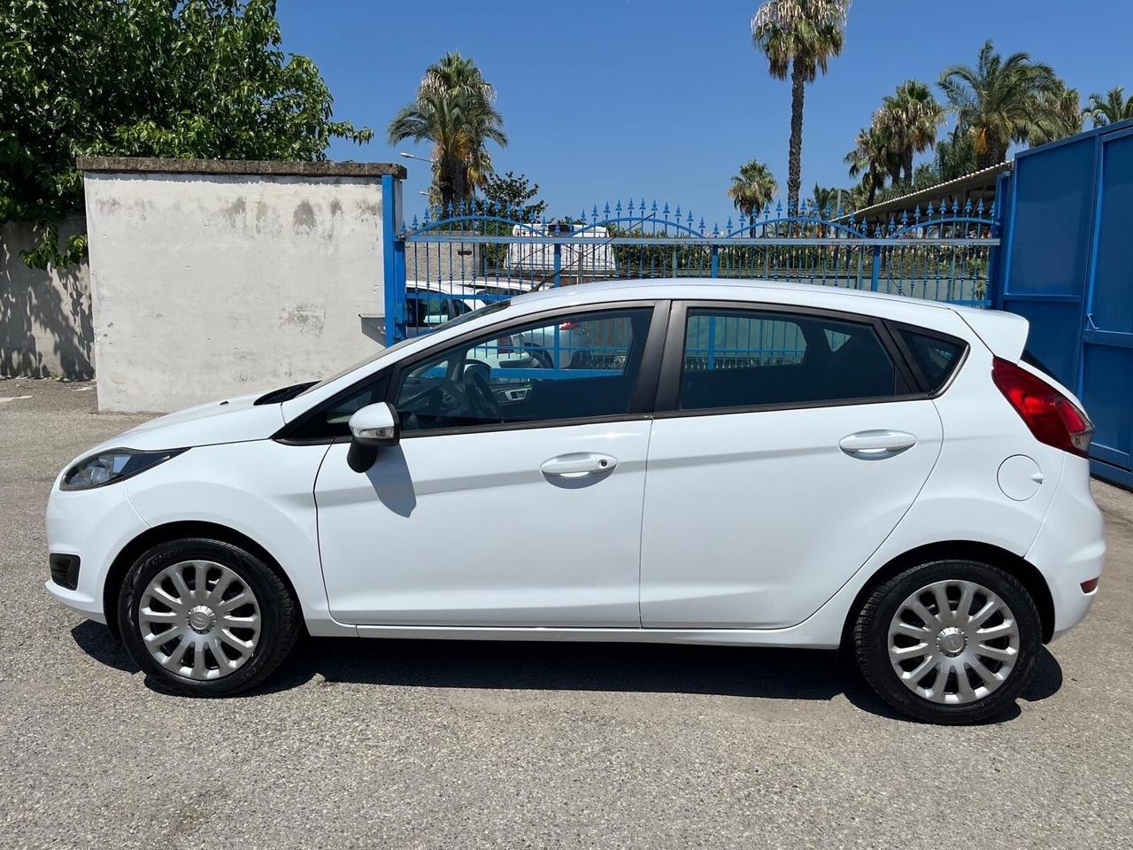 Ford fiesta 5P-1.5 tdci/75 cv-full-2013