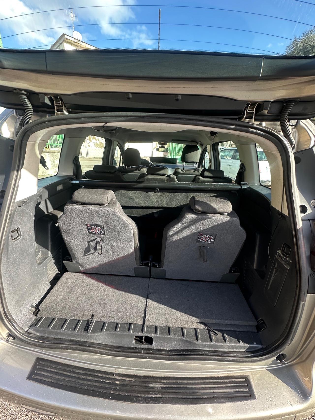 Peugeot 5008 1.6 HDi 110CV Féline