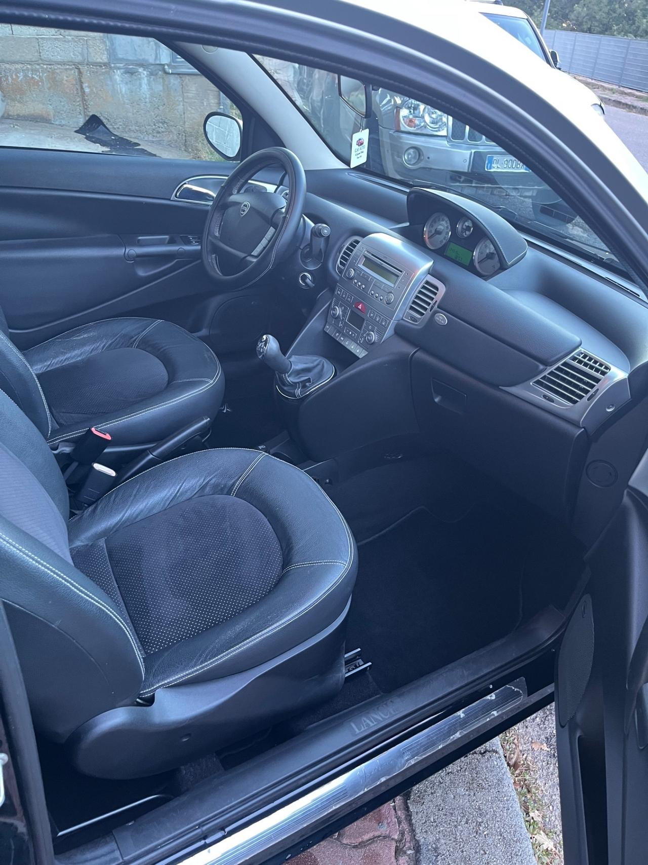 Lancia Ypsilon 1.3 MJT 75 CV DPF Sport MomoDesign