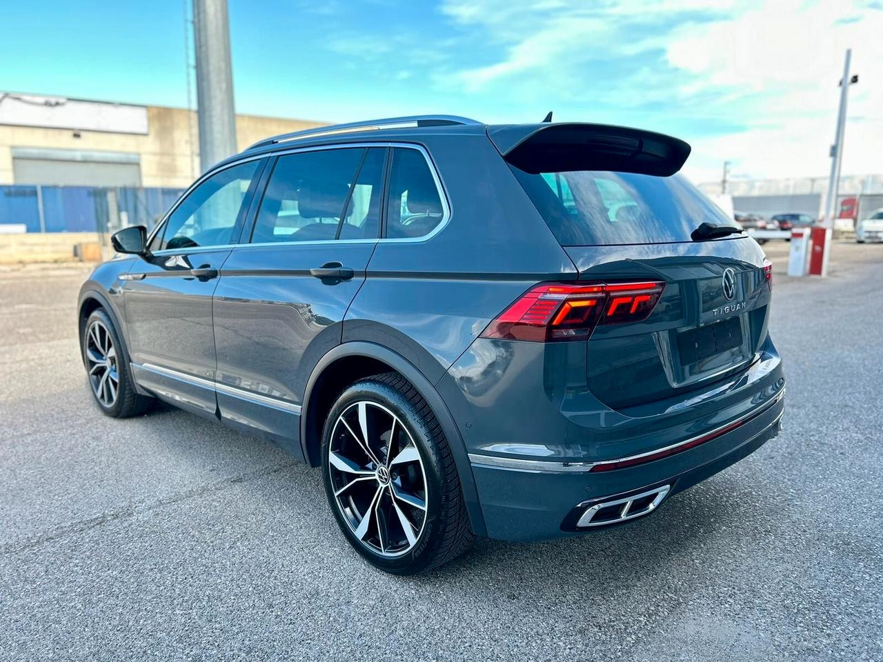 Volkswagen Tiguan 2.0 TDI 150 CV DSG R-Line IVA ESPOSTA