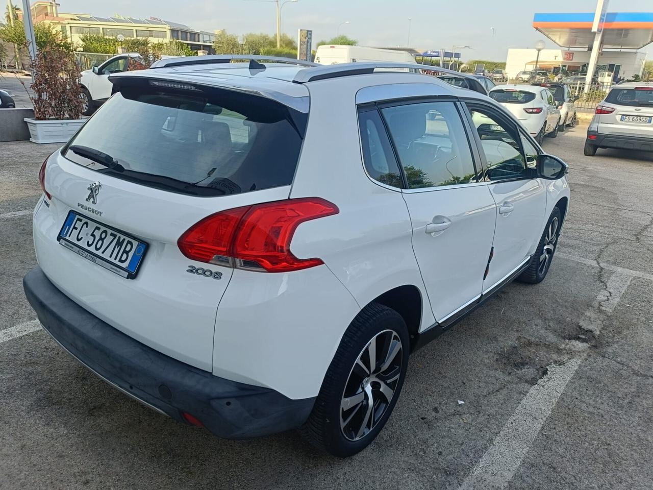 Peugeot 2008 BlueHDi 100 Black Matt