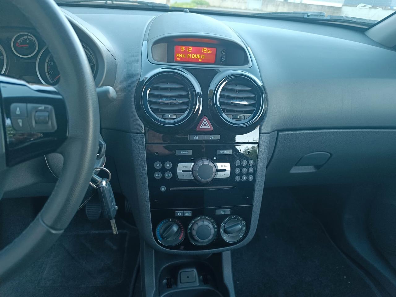 Opel Corsa 1.2 3 porte 2013 SOLAMENTE 49.000 KM