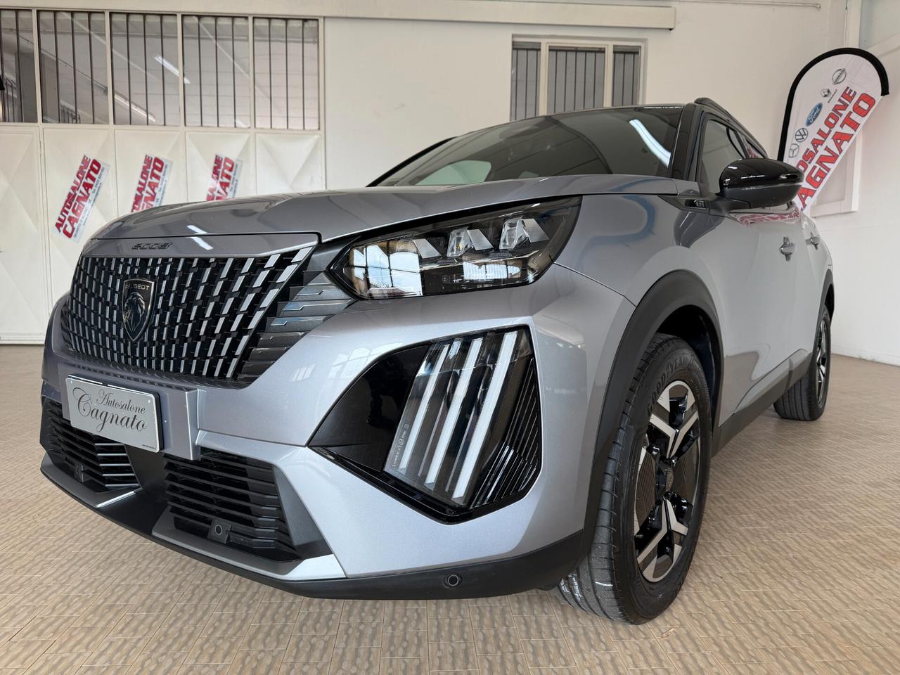 Peugeot 2008 Hybrid 145 e-DCS6 GT KM 9000 2025 Bicolor