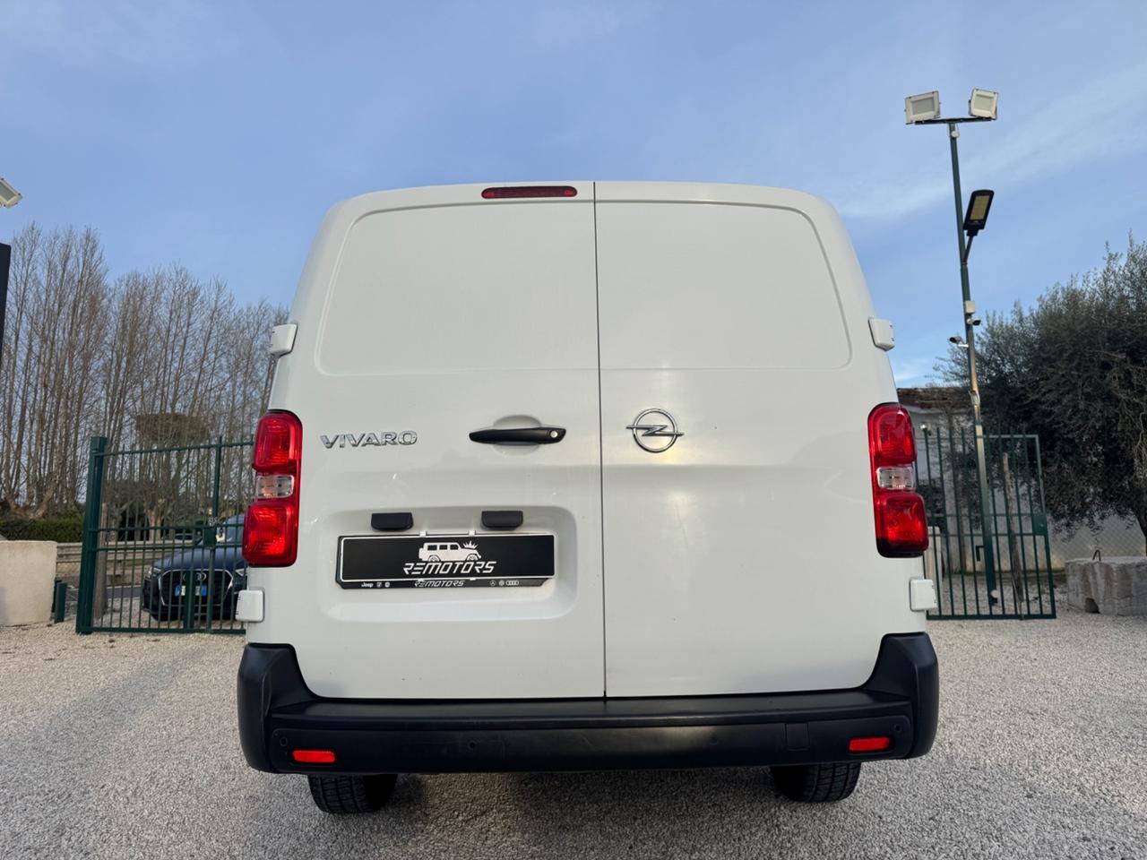 Opel Vivaro passo lungo trasporto farmaci HACCP