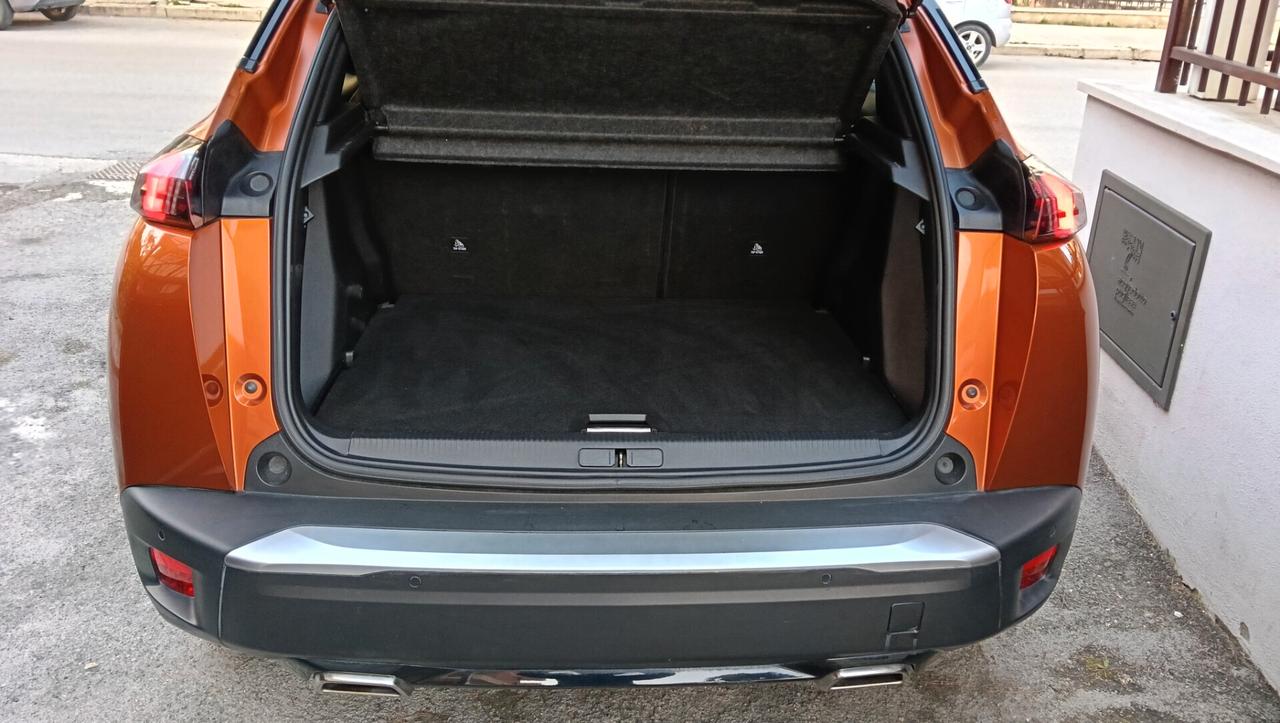 PEUGEOT 2008 1.2 BENZ-RETROC-NAVI