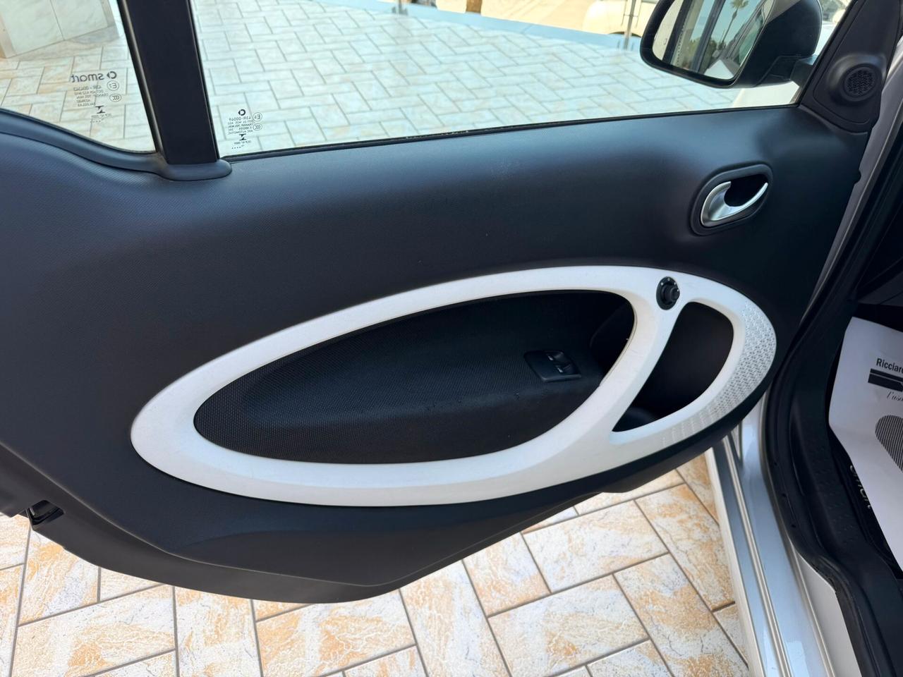 Smart ForTwo 1.0 71 coupé Passion - bianco opaco