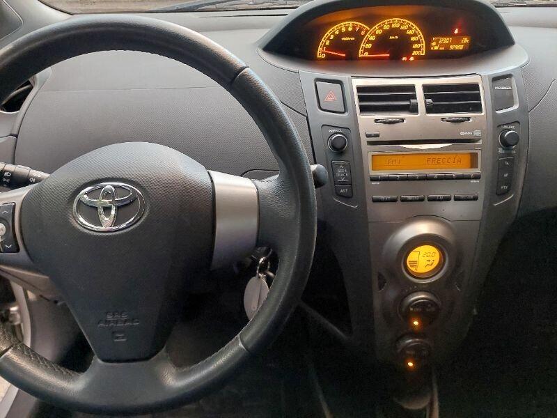 Toyota Yaris 1.0 5P euro5 gomme frizione nuove ok areaB/C