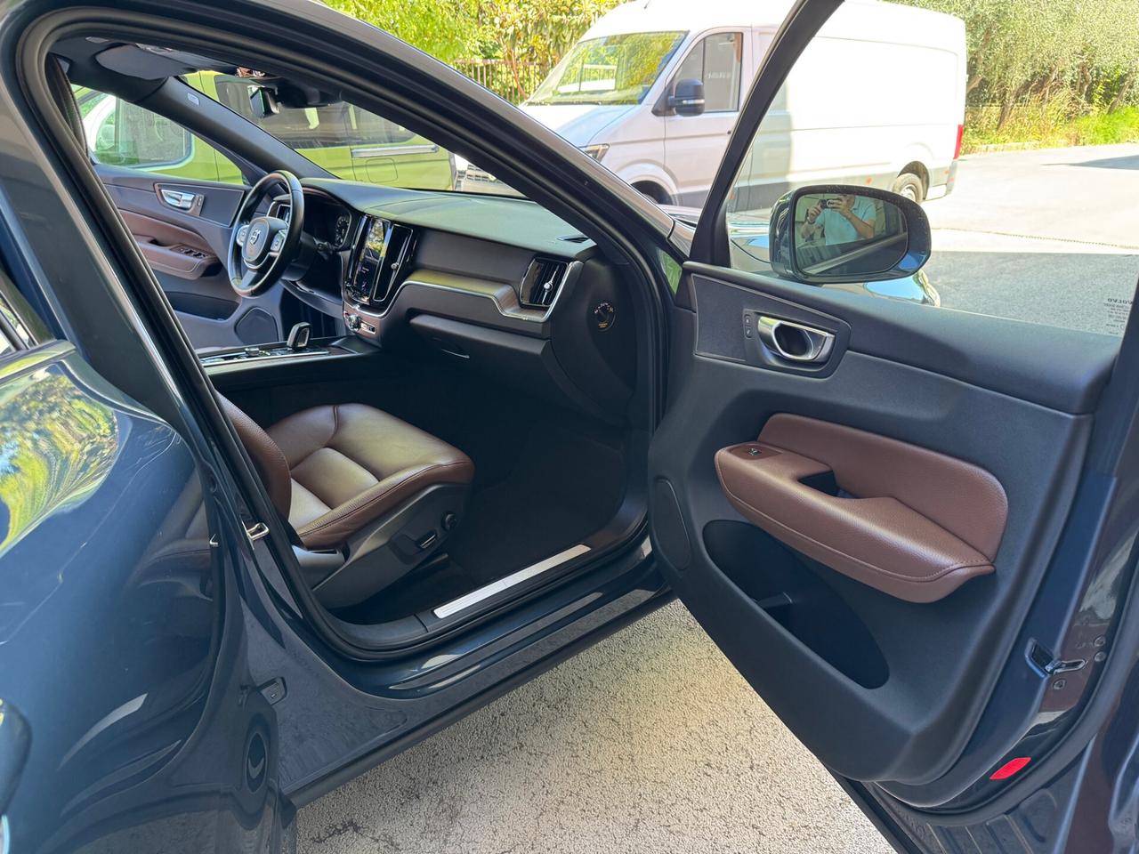 Volvo XC 60 2.0 b4 MomPro AWD Auto GARANZIA 24 MESI