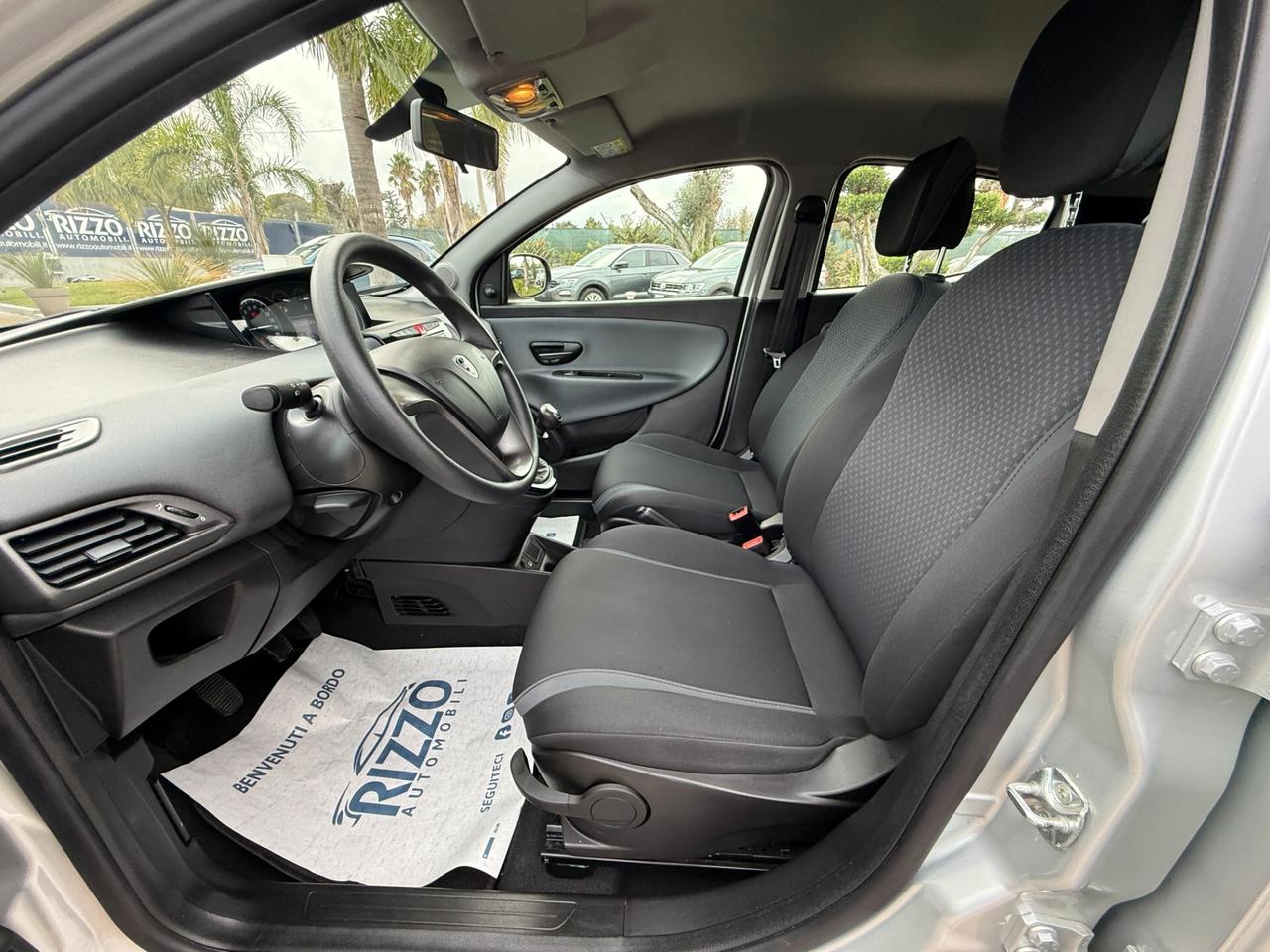 Lancia Ypsilon 1.2 69 CV 5 porte Unyca