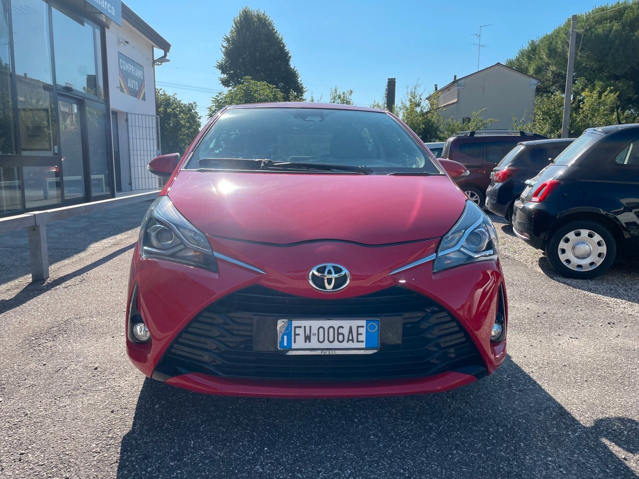 Toyota Yaris 1.0 72 CV 5 porte Lounge X NEOPATENTATI