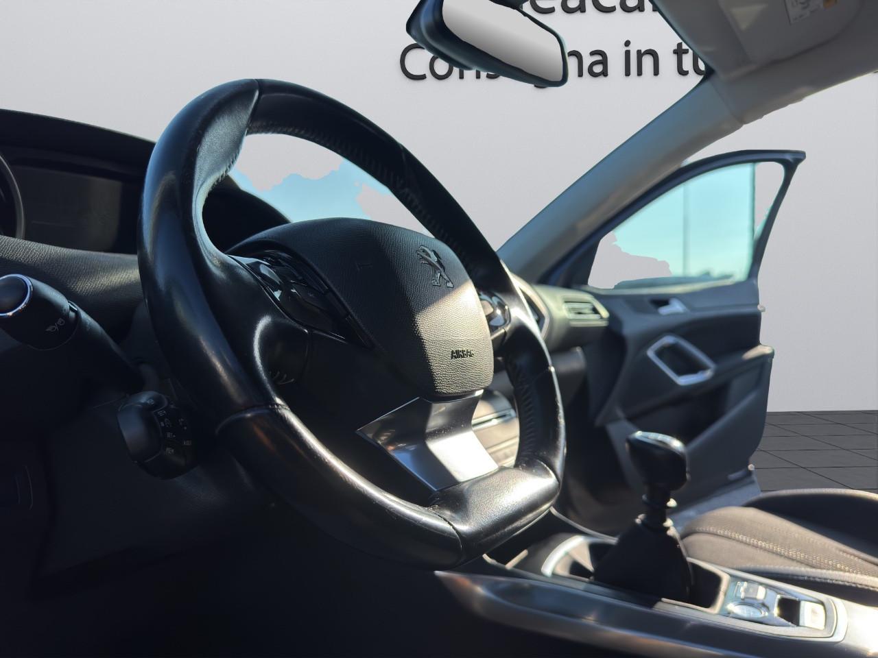Peugeot 308 B.HDi 130 CV ALLURE -NAVI-XENO-SENSORI ANT/POST-E6D-CERCHI 17-VETRI PRIVACY-