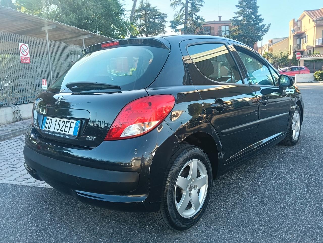 Peugeot 207 1.4 Marciante / Motore da rivedere consumo d'olio