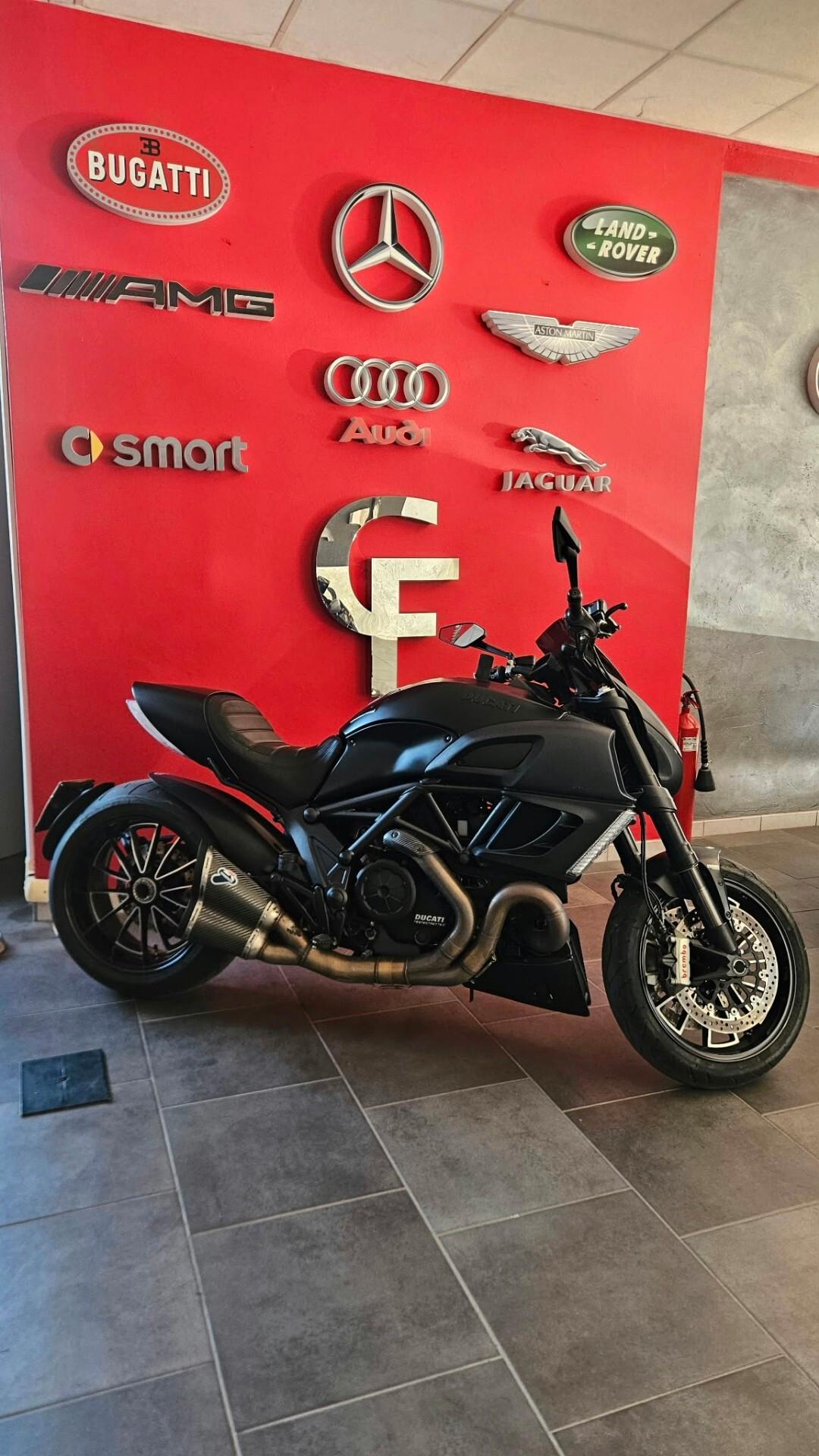 Ducati Diavel darck