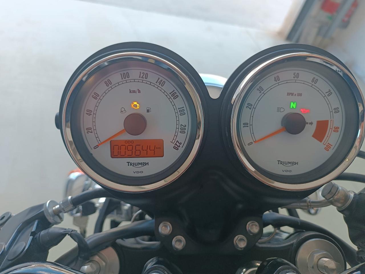 Triumph Thruxton Ace 900