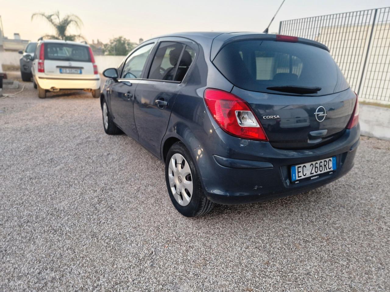 Opel Corsa 1.2 5 porte Cosmo