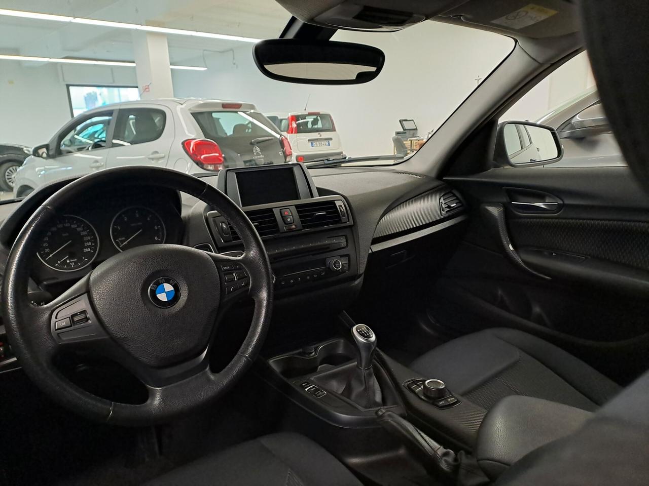 Bmw 116 116d 5p. Unique