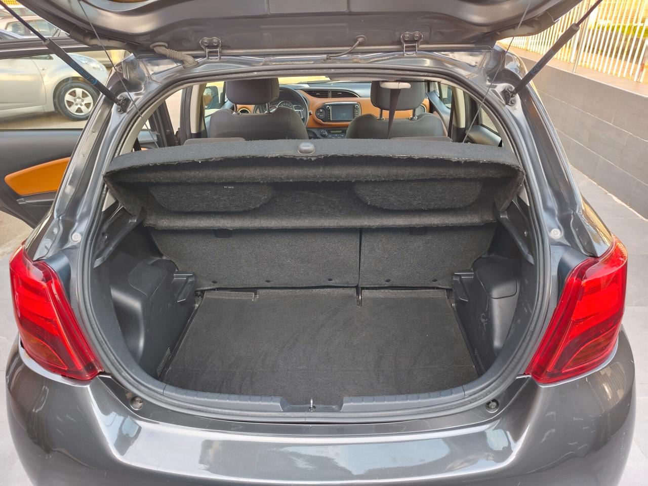 Toyota Yaris 1.0 BENZINA Lounge