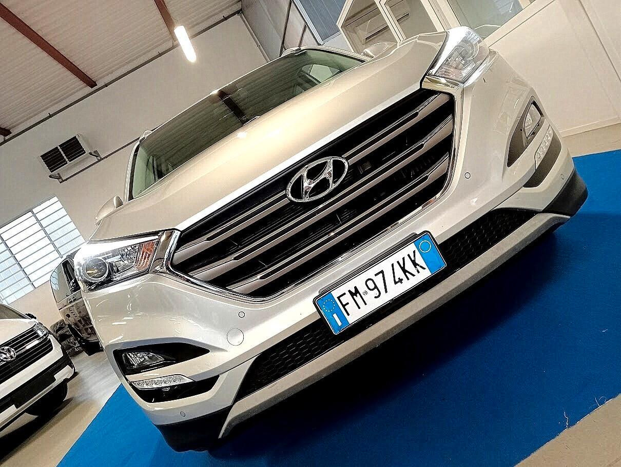 Hyundai TUCSON 1.7 CRDI XPOSSIBLE 19" CAMERA *CAMBIO NUOVO*