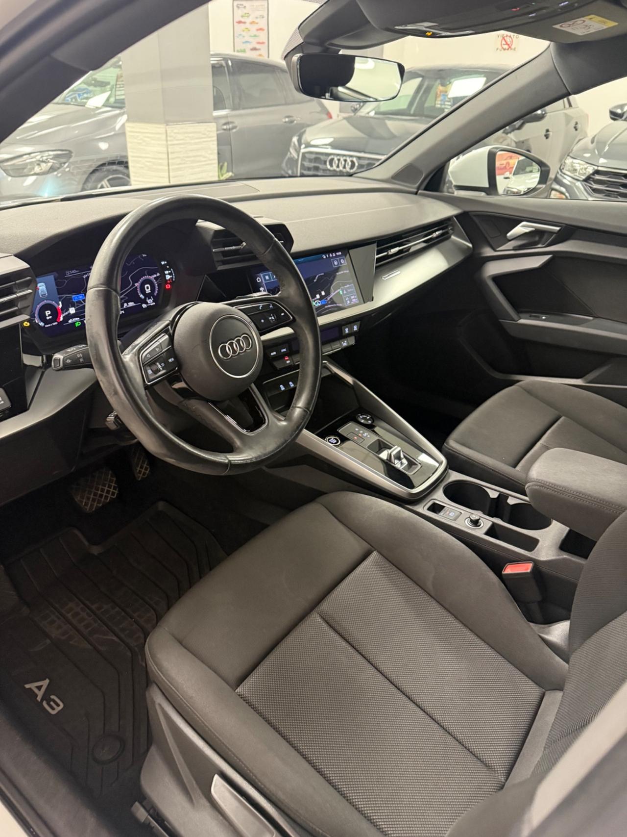 Volkswagen Golf 1.5 eTSI 130 CV EVO ACT DSG R-Line