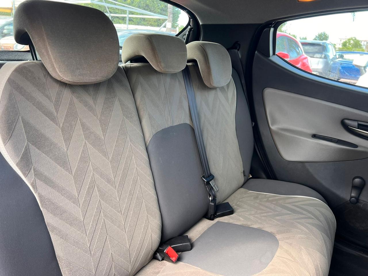 Lancia Ypsilon 1.2 69 CV 5 porte Platinum