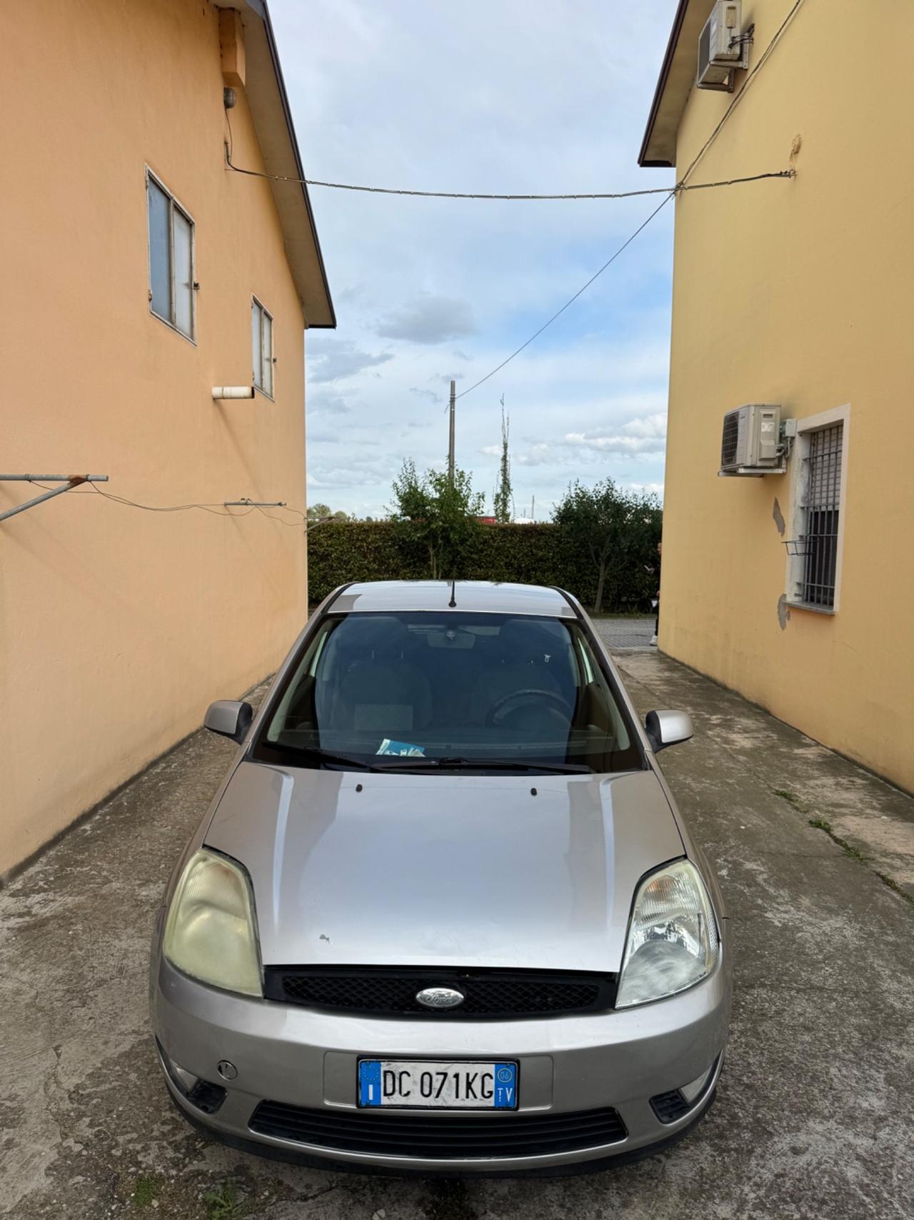 Ford Fiesta 1.4 16V 5p. Ghia