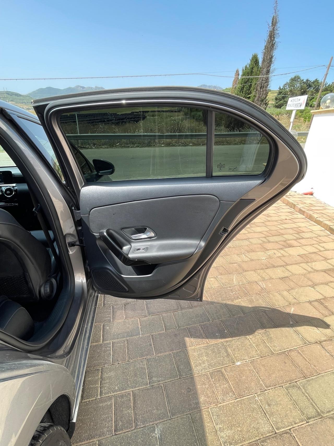 Mercedes-benz A 180D Automatic Sport Nav