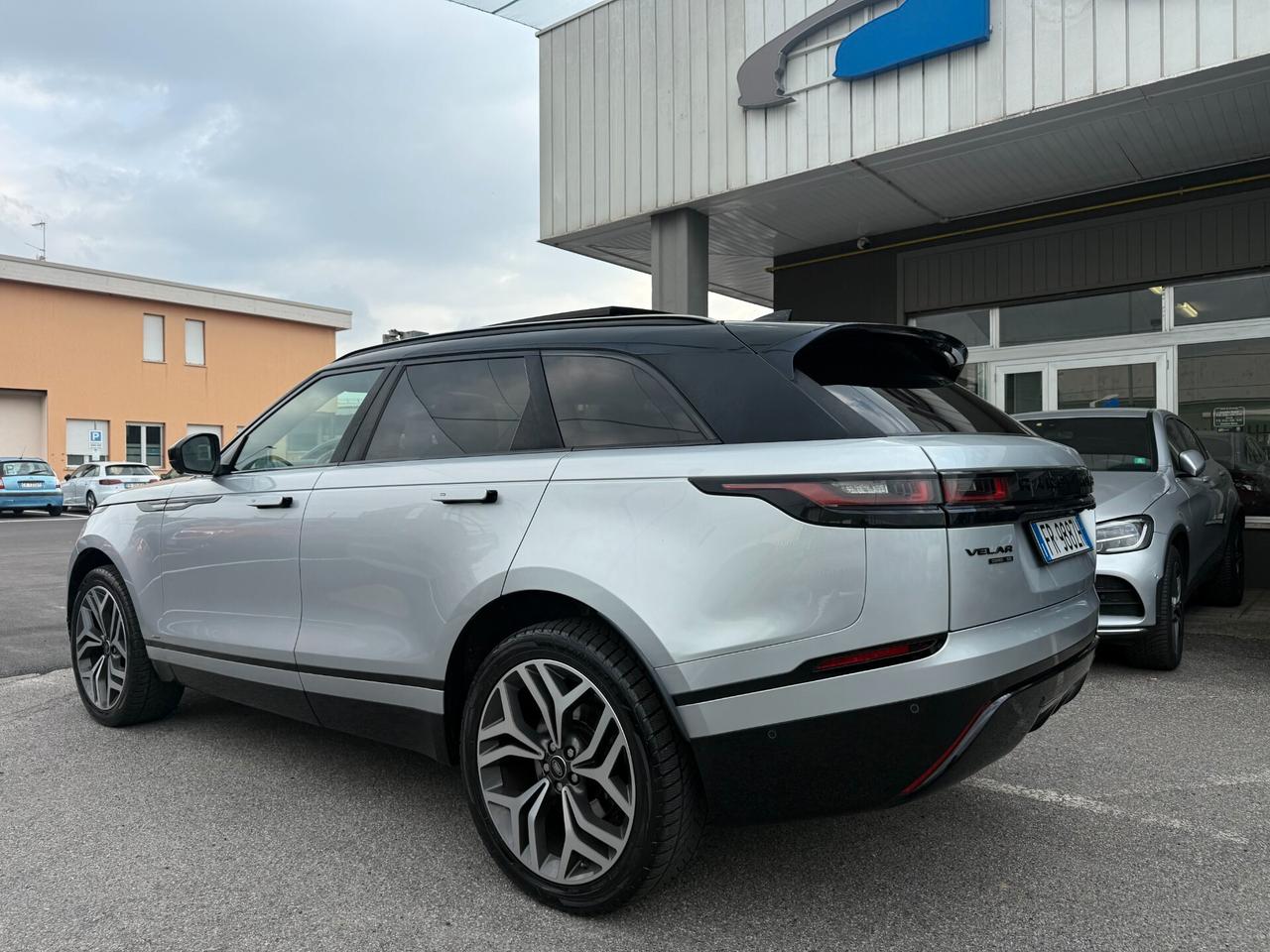 Land Rover Range Rover Velar 2.0d i4 R-Dynamic HSE 240cv TETTO PANORAMICO